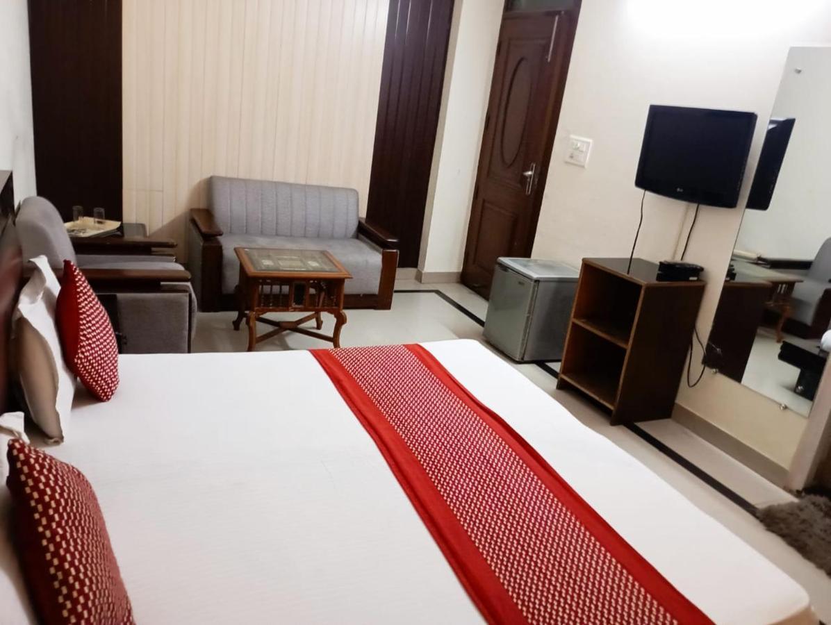 Hotel Home Stay Dwarka Дели Экстерьер фото