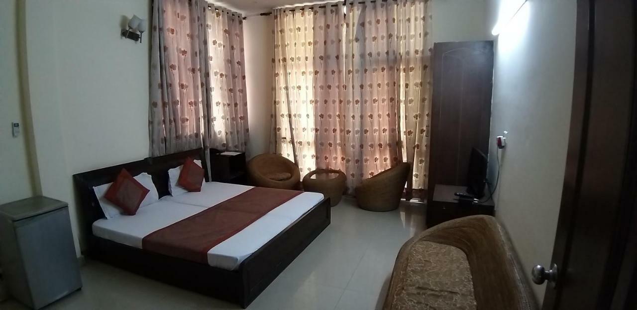 Hotel Home Stay Dwarka Дели Экстерьер фото
